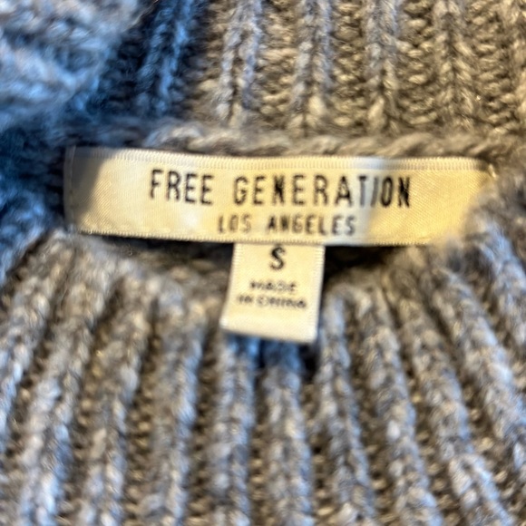 Free Generation-Los Angeles: Size SMALL Sweater Vest. - Picture 3 of 3